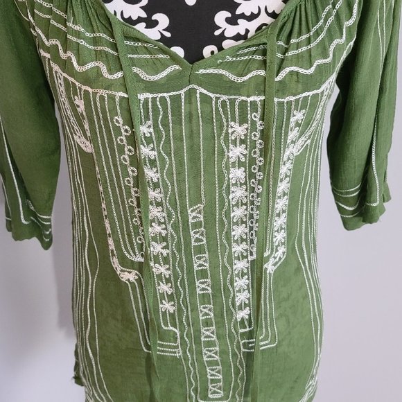 le chateau Green Embroidered Blouse, Size XXS - Picture 3 of 9